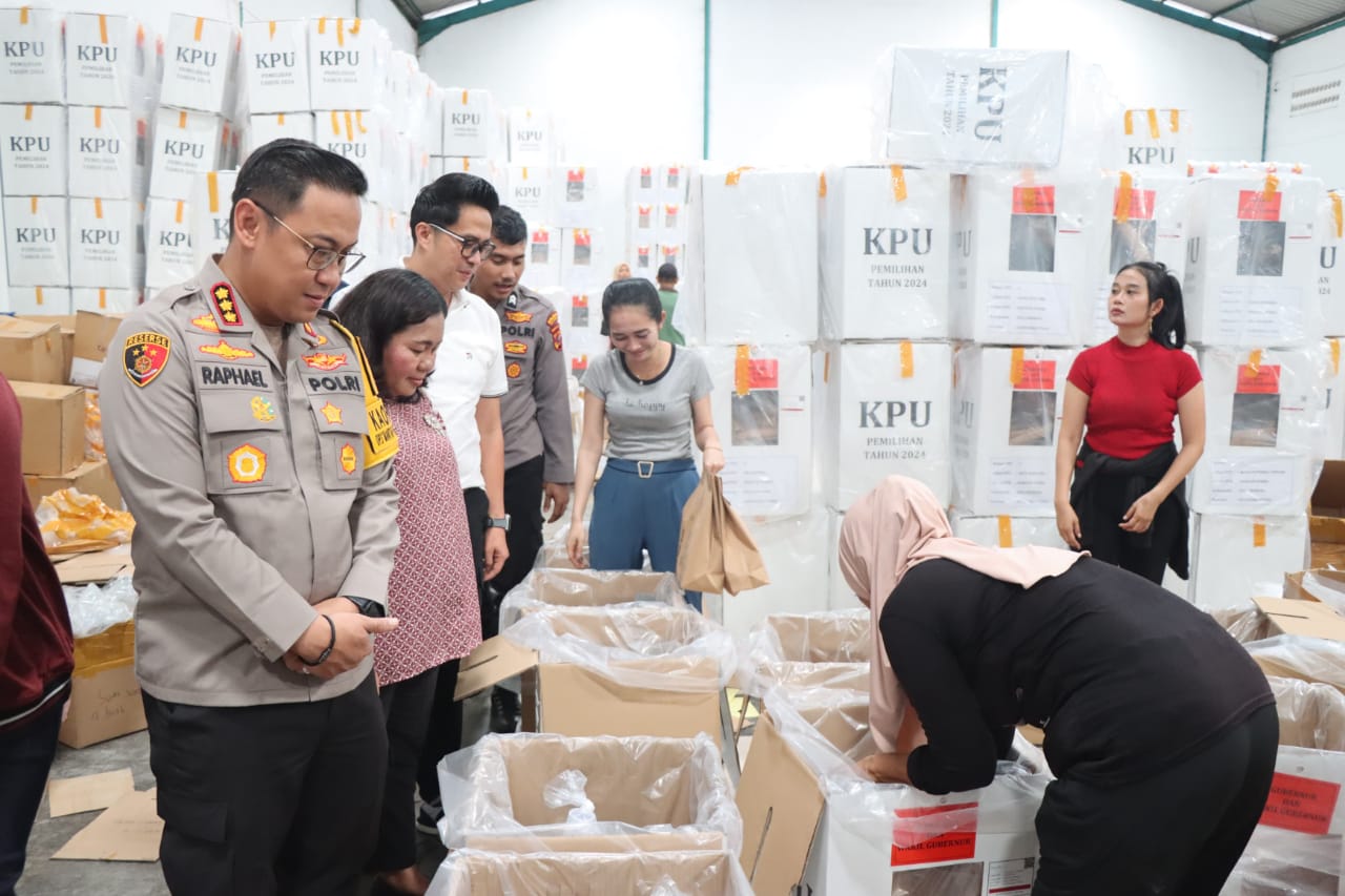 Pastikan Kesiapan Pemilu, Kapolresta Deli Serdang Tinjau dan Cek Gudang Logistik KPU